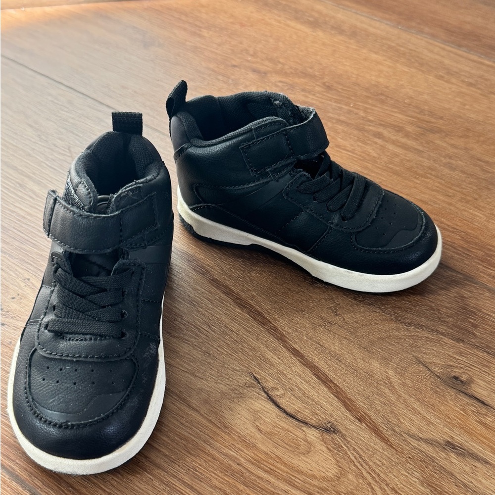Zara Black High-Top Sneakers Sleek Design